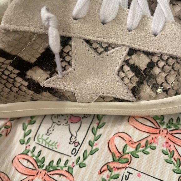 STEVE MADDEN ANIMAL PRINT !!  Like new! Cure star detail!! Size 10 - Picture 4 of 7